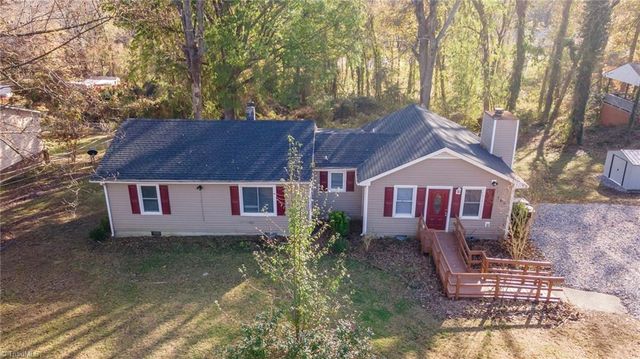 105 W Lakefield Drive, Greensboro, NC 27406