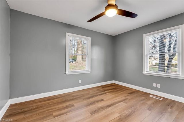 105 W Lakefield Drive, Greensboro, NC 27406