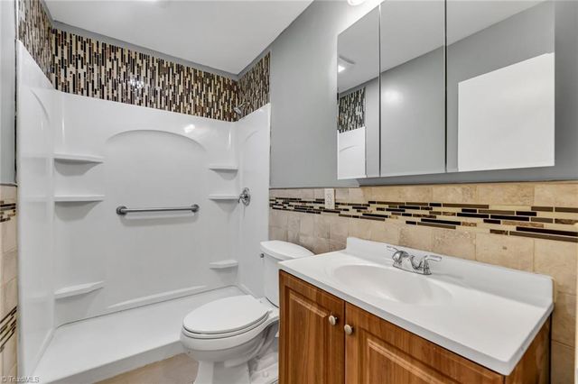 105 W Lakefield Drive, Greensboro, NC 27406