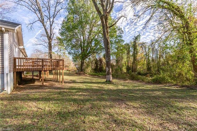 105 W Lakefield Drive, Greensboro, NC 27406