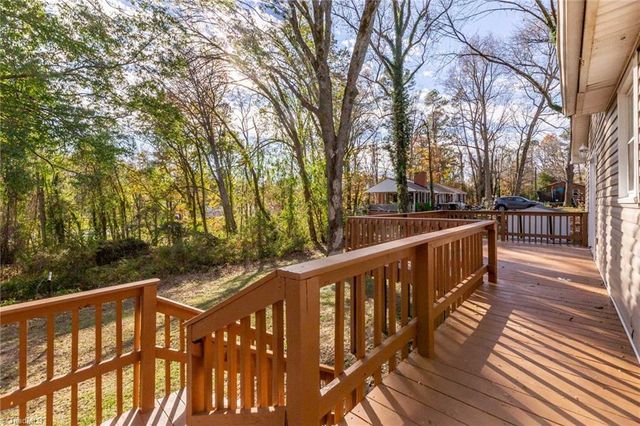105 W Lakefield Drive, Greensboro, NC 27406