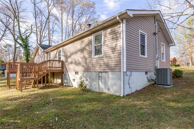105 W Lakefield Drive, Greensboro, NC 27406