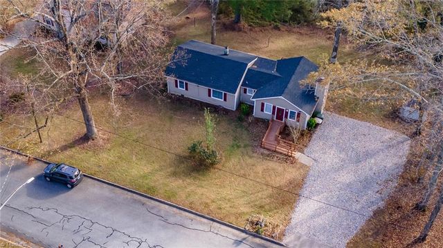 105 W Lakefield Drive, Greensboro, NC 27406
