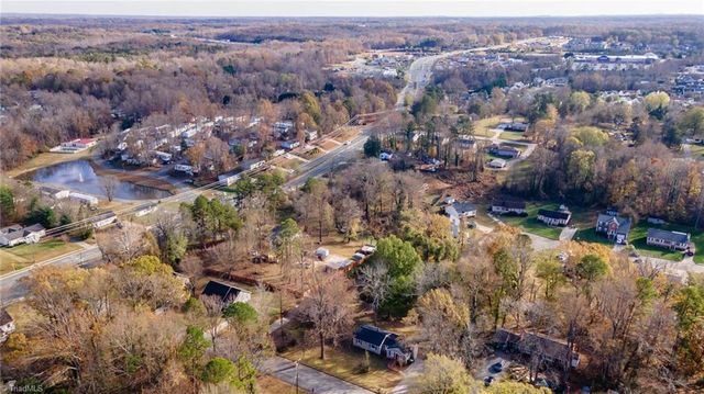 105 W Lakefield Drive, Greensboro, NC 27406