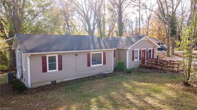 105 W Lakefield Drive, Greensboro, NC 27406