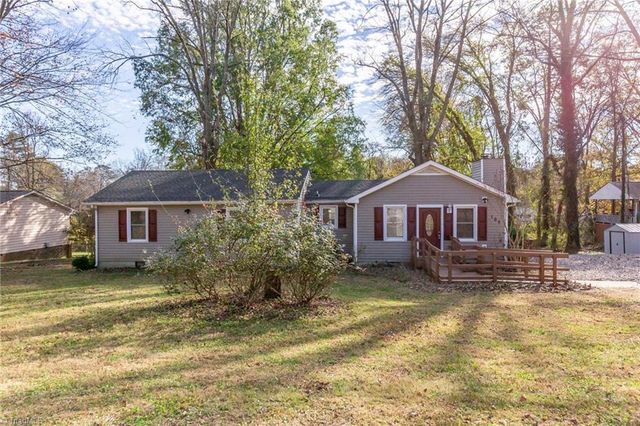 105 W Lakefield Drive, Greensboro, NC 27406