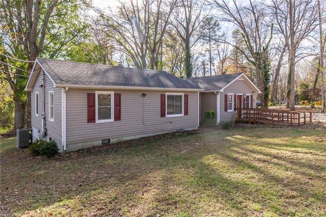105 W Lakefield Drive, Greensboro, NC 27406