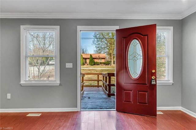 105 W Lakefield Drive, Greensboro, NC 27406