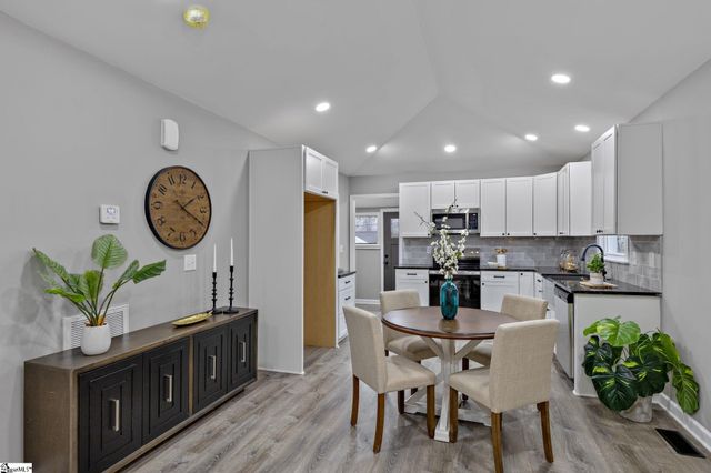 9 Brooks Avenue, Greenville, SC 29617