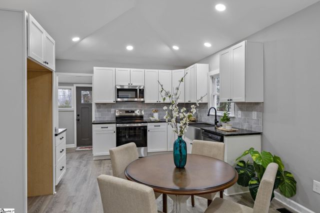 9 Brooks Avenue, Greenville, SC 29617