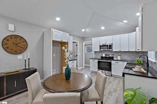 9 Brooks Avenue, Greenville, SC 29617