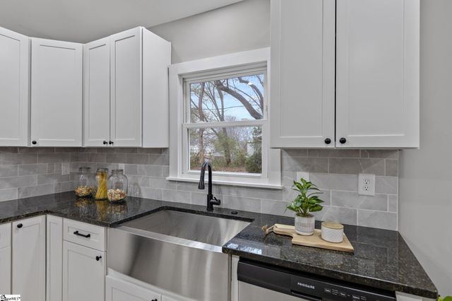 9 Brooks Avenue, Greenville, SC 29617