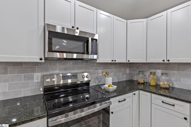 9 Brooks Avenue, Greenville, SC 29617