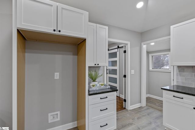 9 Brooks Avenue, Greenville, SC 29617