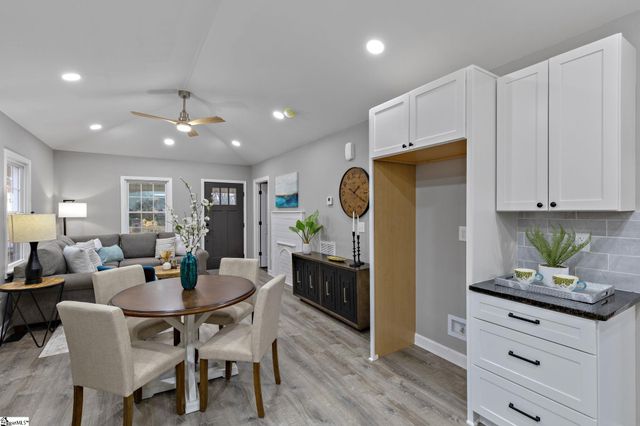 9 Brooks Avenue, Greenville, SC 29617