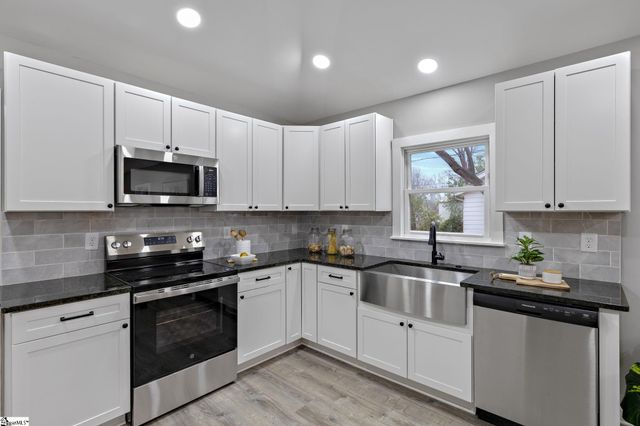 9 Brooks Avenue, Greenville, SC 29617