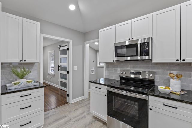 9 Brooks Avenue, Greenville, SC 29617