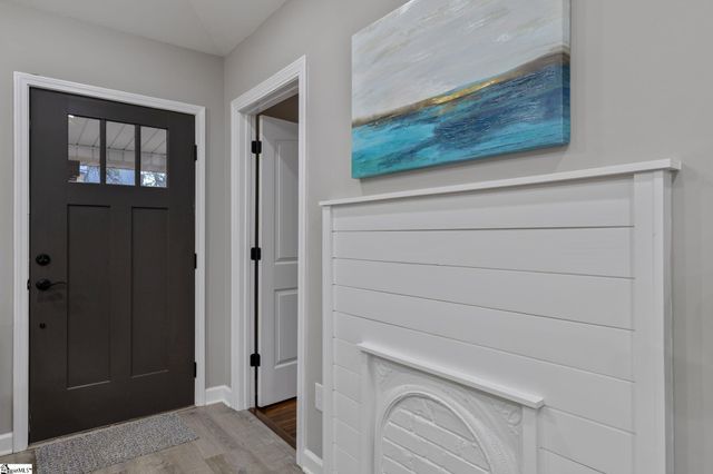 9 Brooks Avenue, Greenville, SC 29617