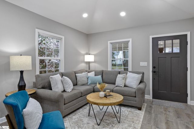 9 Brooks Avenue, Greenville, SC 29617