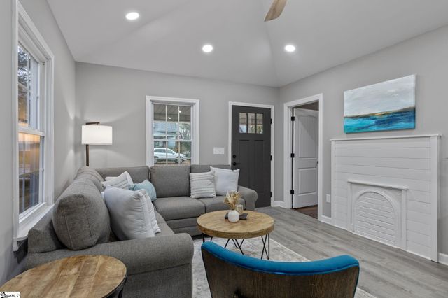 9 Brooks Avenue, Greenville, SC 29617