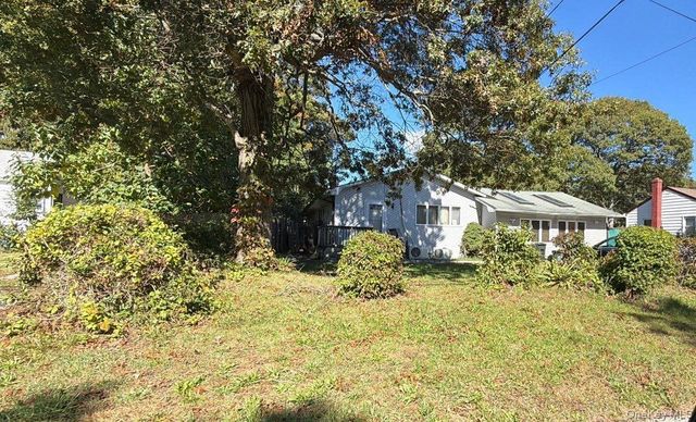 5475 Expressway Drive N, Holtsville, NY 11742