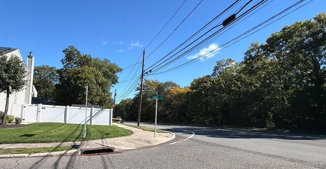 5475 Expressway Drive N, Holtsville, NY 11742