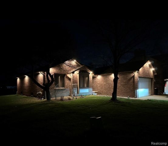 46902 Amberwood Drive, Shelby Charter Township, MI 48317