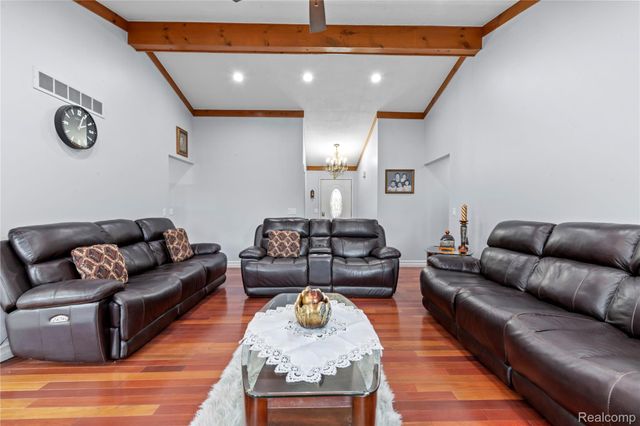 46902 Amberwood Drive, Shelby Charter Township, MI 48317