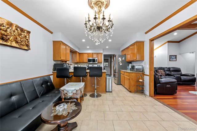 46902 Amberwood Drive, Shelby Charter Township, MI 48317