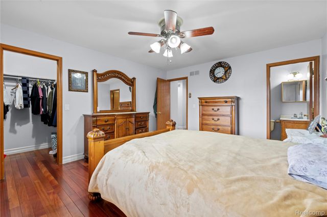 46902 Amberwood Drive, Shelby Charter Township, MI 48317
