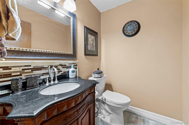 46902 Amberwood Drive, Shelby Charter Township, MI 48317