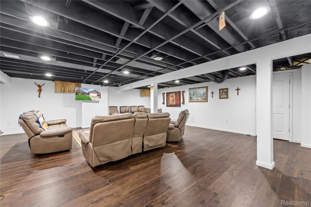 46902 Amberwood Drive, Shelby Charter Township, MI 48317