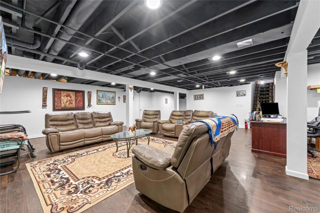 46902 Amberwood Drive, Shelby Charter Township, MI 48317