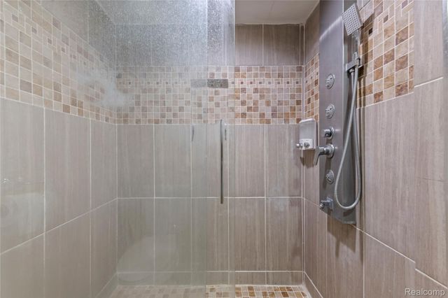 46902 Amberwood Drive, Shelby Charter Township, MI 48317