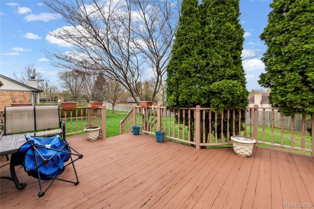 46902 Amberwood Drive, Shelby Charter Township, MI 48317