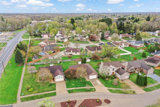 46902 Amberwood Drive, Shelby Charter Township, MI 48317
