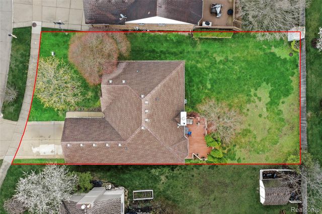 46902 Amberwood Drive, Shelby Charter Township, MI 48317