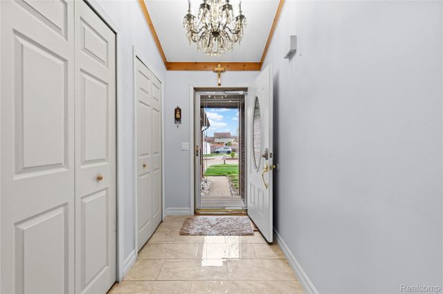 46902 Amberwood Drive, Shelby Charter Township, MI 48317