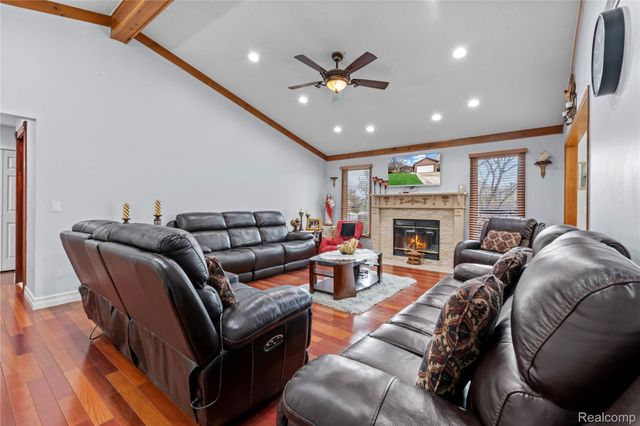 46902 Amberwood Drive, Shelby Charter Township, MI 48317