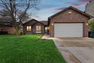 46902 Amberwood Drive, Shelby Charter Township, MI 48317