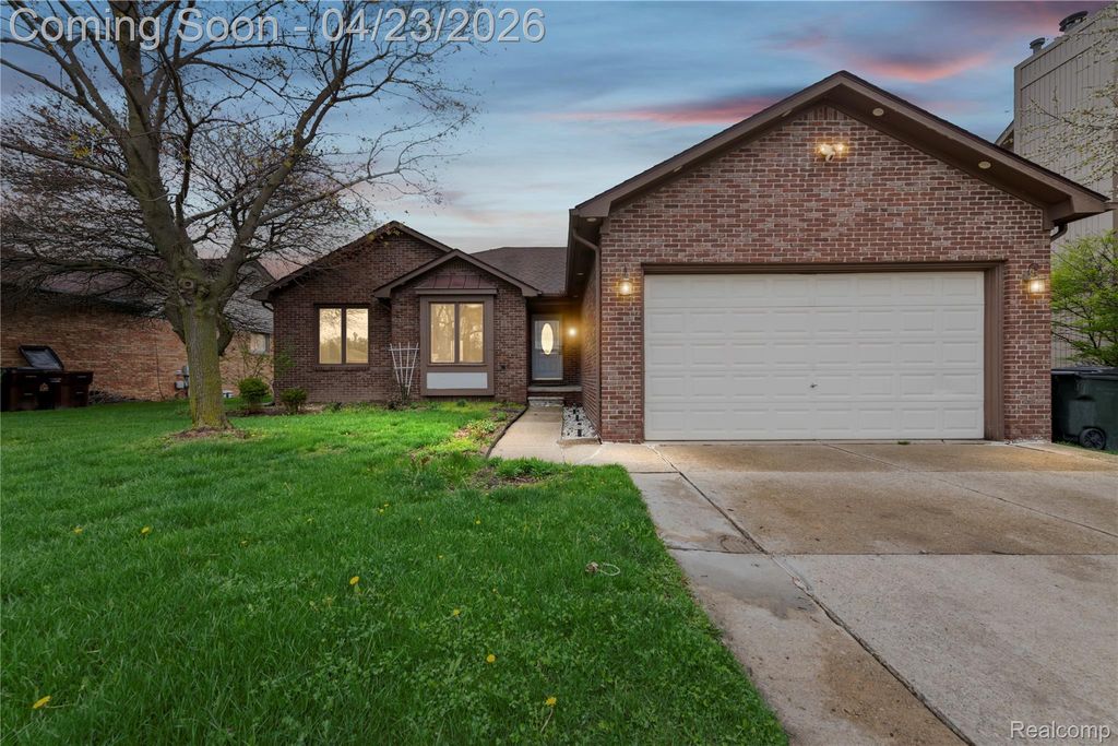 46902 Amberwood Drive, Shelby Charter Township, MI 48317