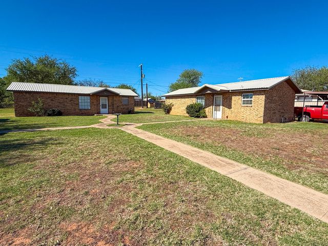 805 Avenue J, Childress, TX 79201