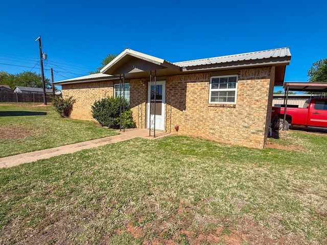 805 Avenue J, Childress, TX 79201