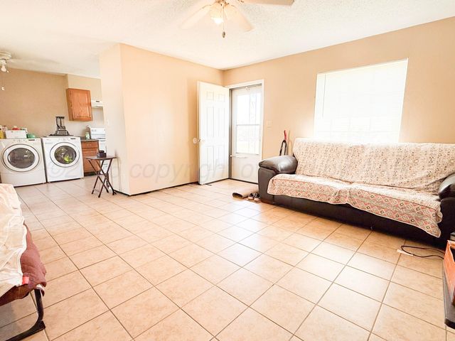 805 Avenue J, Childress, TX 79201