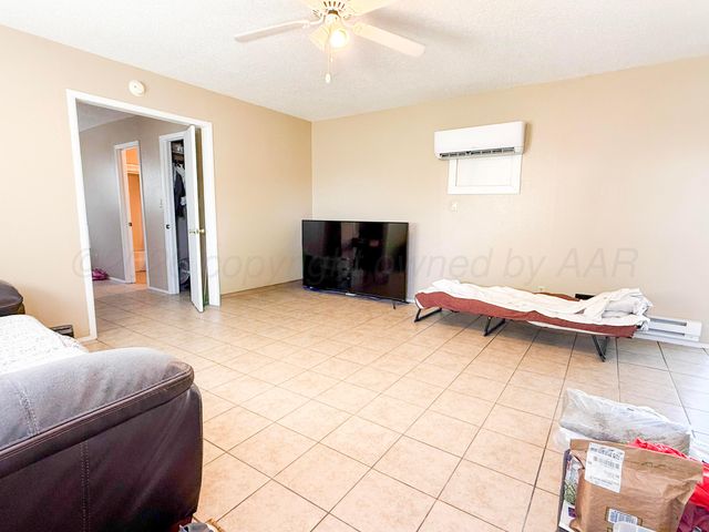 805 Avenue J, Childress, TX 79201