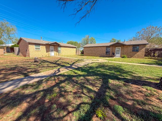 805 Avenue J, Childress, TX 79201