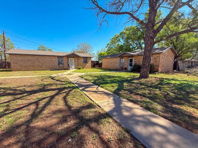 805 Avenue J, Childress, TX 79201