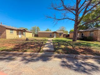 805 Avenue J, Childress, TX 79201