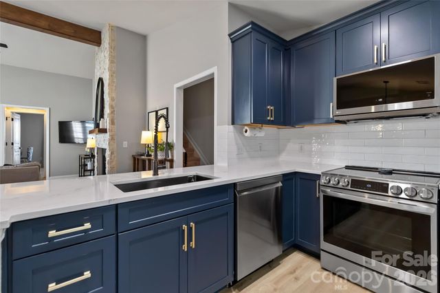 9708 Kestral Ridge Drive, Charlotte, NC 28269