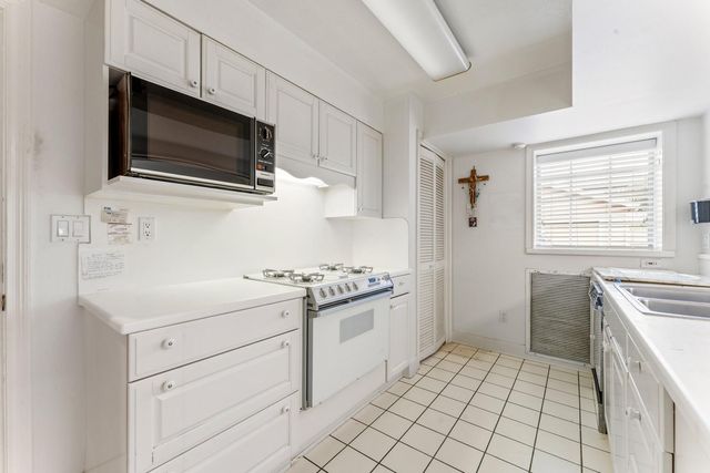 5135 Edloe Street, Houston, TX 77005